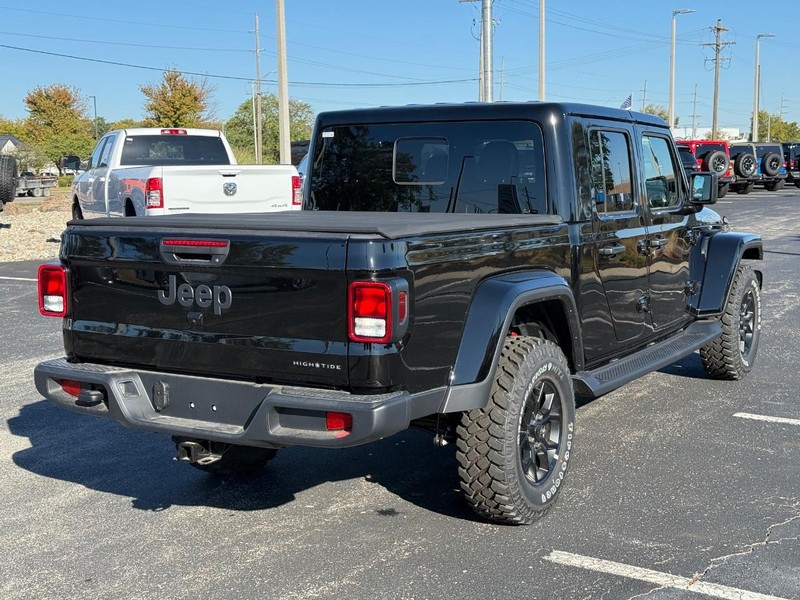 Jeep Gladiator Vehicle Full-screen Gallery Image 3