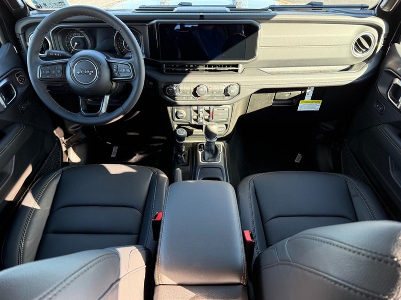 Jeep Gladiator Vehicle Full-screen Gallery Image 12