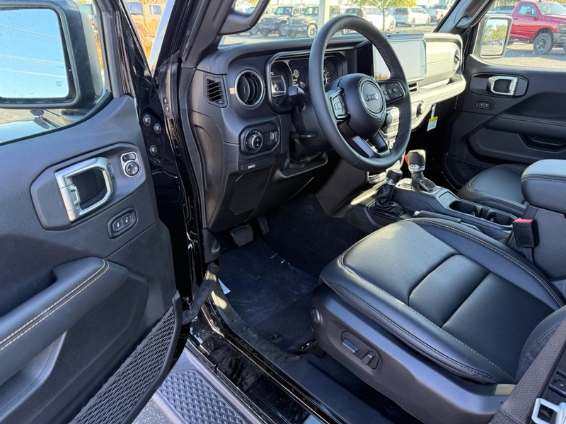 Jeep Gladiator Vehicle Full-screen Gallery Image 16