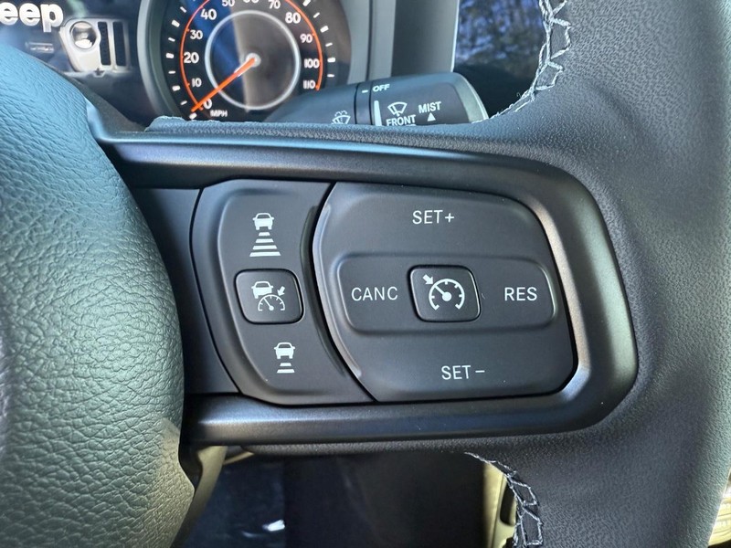 Jeep Gladiator Vehicle Full-screen Gallery Image 20