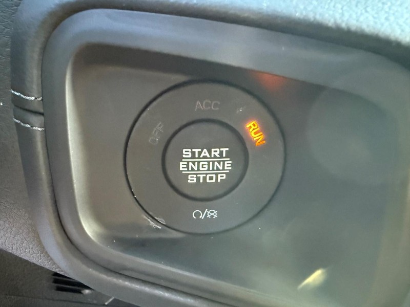 Jeep Gladiator Vehicle Full-screen Gallery Image 21