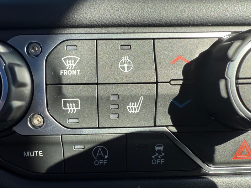 Jeep Gladiator Vehicle Full-screen Gallery Image 22