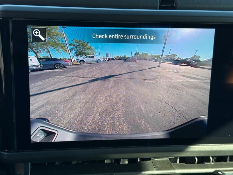 Jeep Gladiator Vehicle Full-screen Gallery Image 24