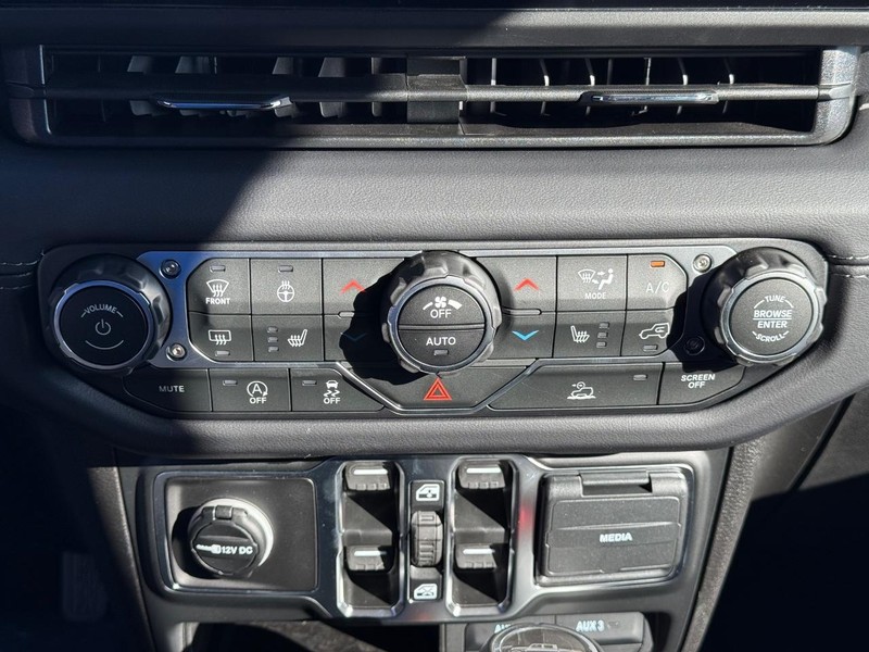 Jeep Gladiator Vehicle Full-screen Gallery Image 25