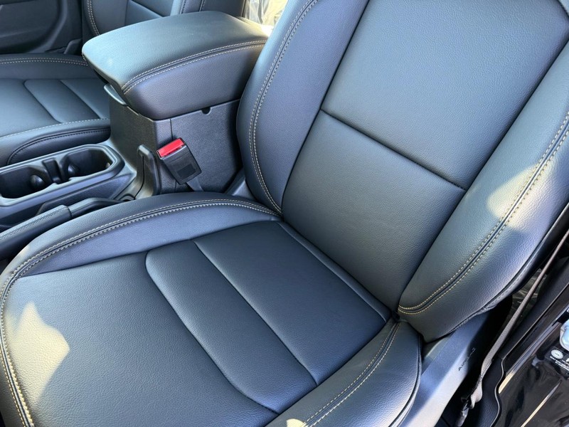 Jeep Gladiator Vehicle Full-screen Gallery Image 30