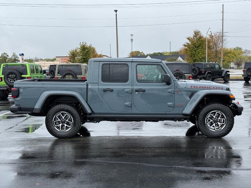 Jeep Gladiator Vehicle Full-screen Gallery Image 2