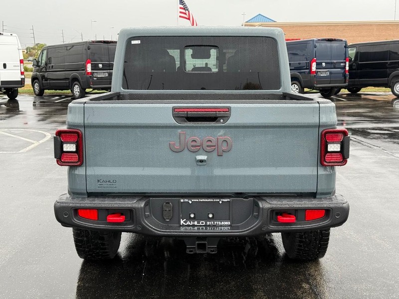 Jeep Gladiator Vehicle Full-screen Gallery Image 4