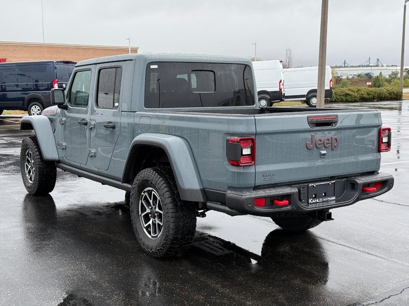 Jeep Gladiator Vehicle Full-screen Gallery Image 5