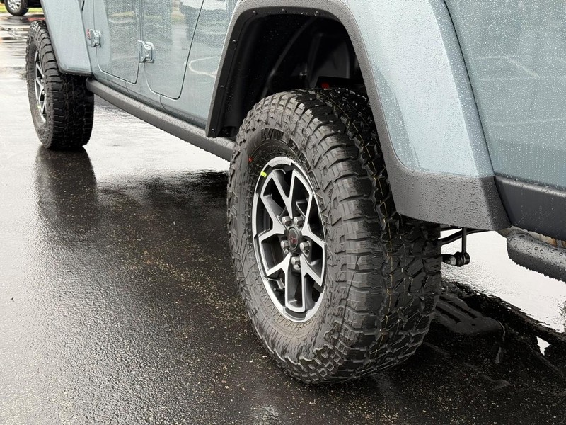 Jeep Gladiator Vehicle Full-screen Gallery Image 6