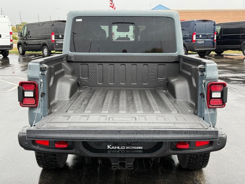 Jeep Gladiator Vehicle Full-screen Gallery Image 7