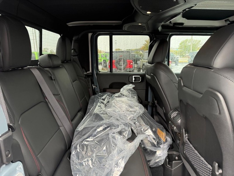 Jeep Gladiator Vehicle Full-screen Gallery Image 11