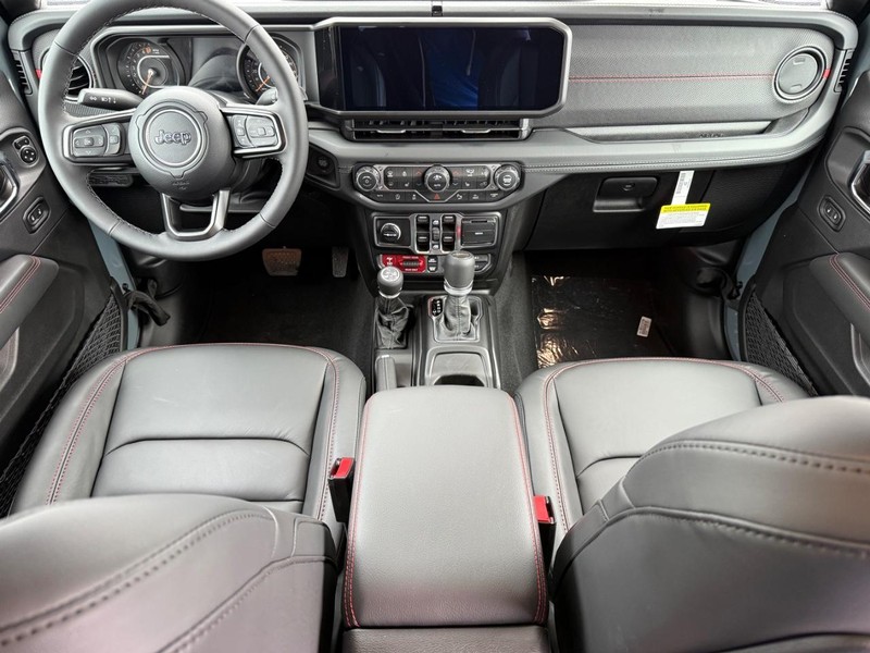 Jeep Gladiator Vehicle Full-screen Gallery Image 13