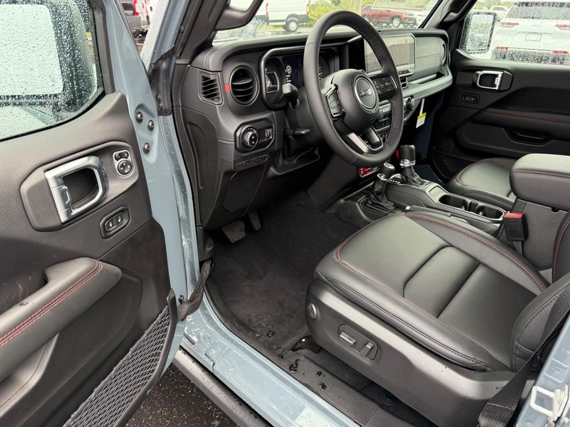 Jeep Gladiator Vehicle Full-screen Gallery Image 17