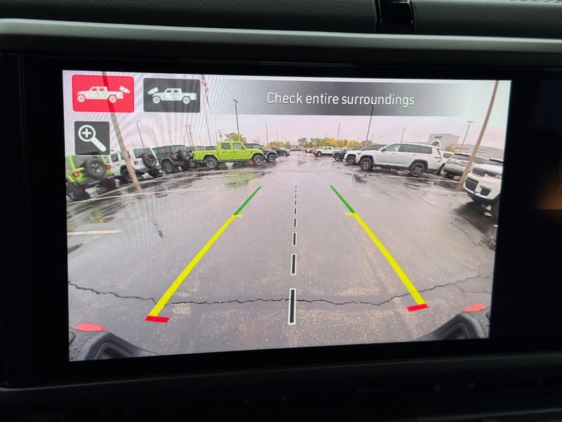 Jeep Gladiator Vehicle Full-screen Gallery Image 25