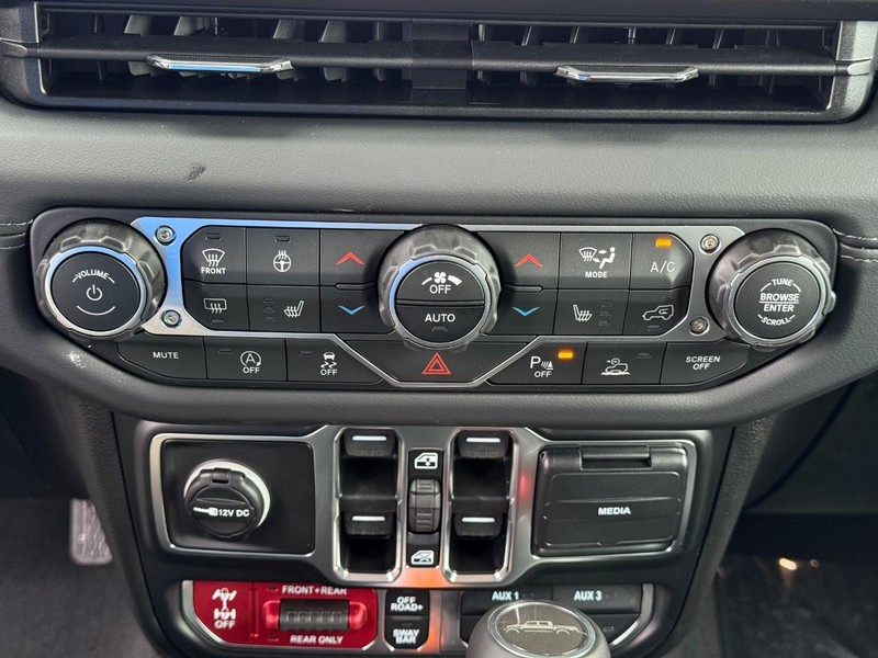 Jeep Gladiator Vehicle Full-screen Gallery Image 26