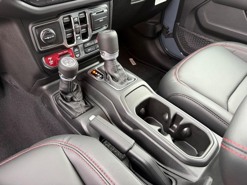 Jeep Gladiator Vehicle Full-screen Gallery Image 27