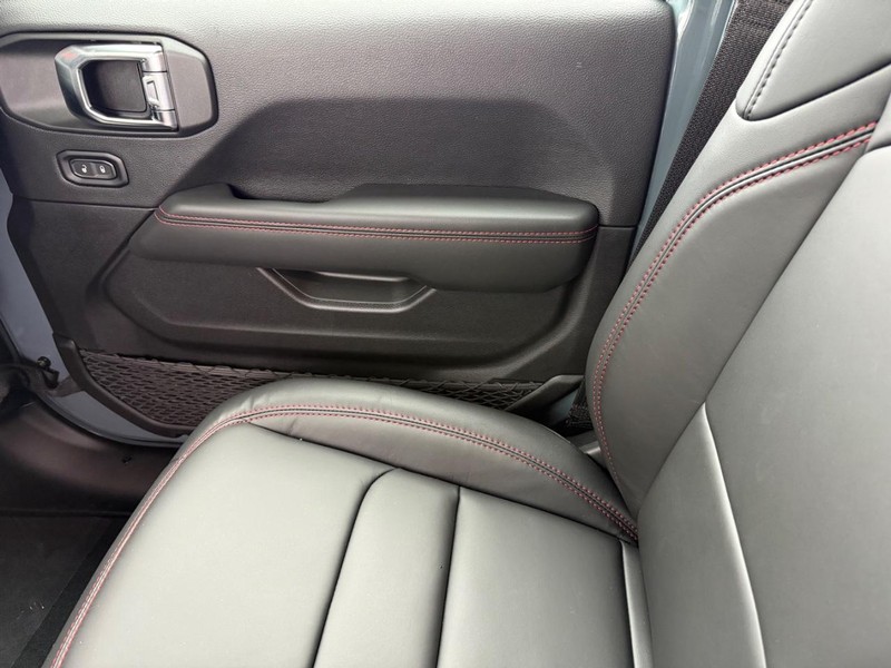 Jeep Gladiator Vehicle Full-screen Gallery Image 28