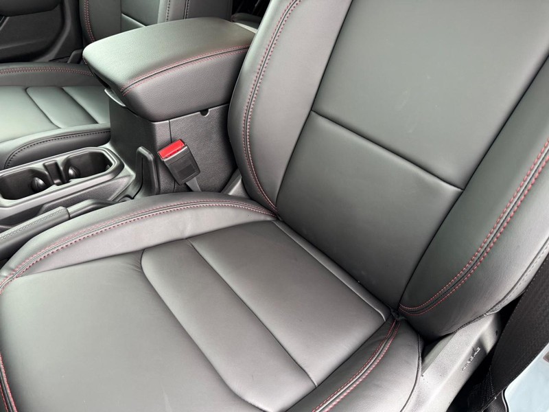 Jeep Gladiator Vehicle Full-screen Gallery Image 31