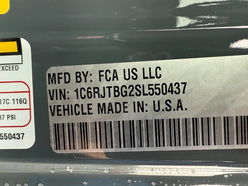 Jeep Gladiator Vehicle Full-screen Gallery Image 32