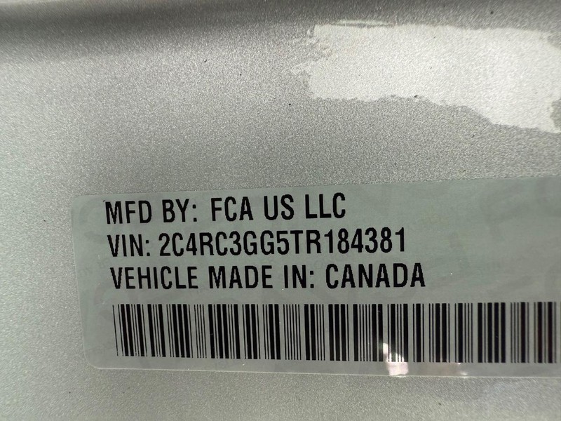 Chrysler Pacifica Vehicle Full-screen Gallery Image 34