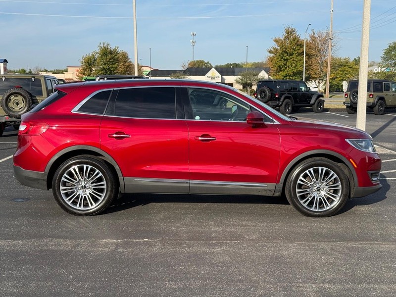 Lincoln MKX Vehicle Full-screen Gallery Image 2