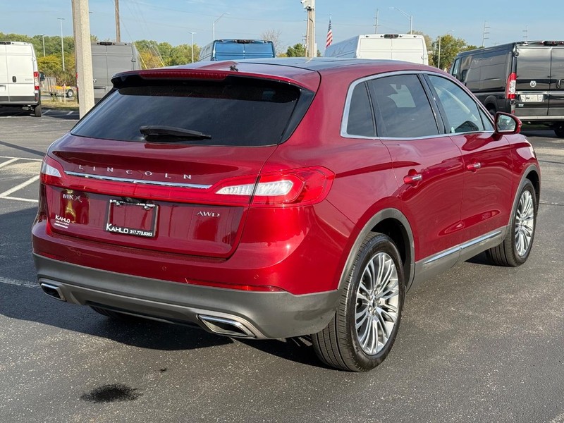 Lincoln MKX Vehicle Full-screen Gallery Image 3