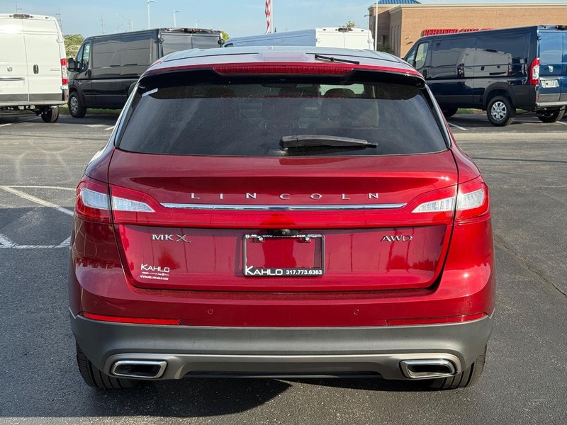 Lincoln MKX Vehicle Full-screen Gallery Image 4