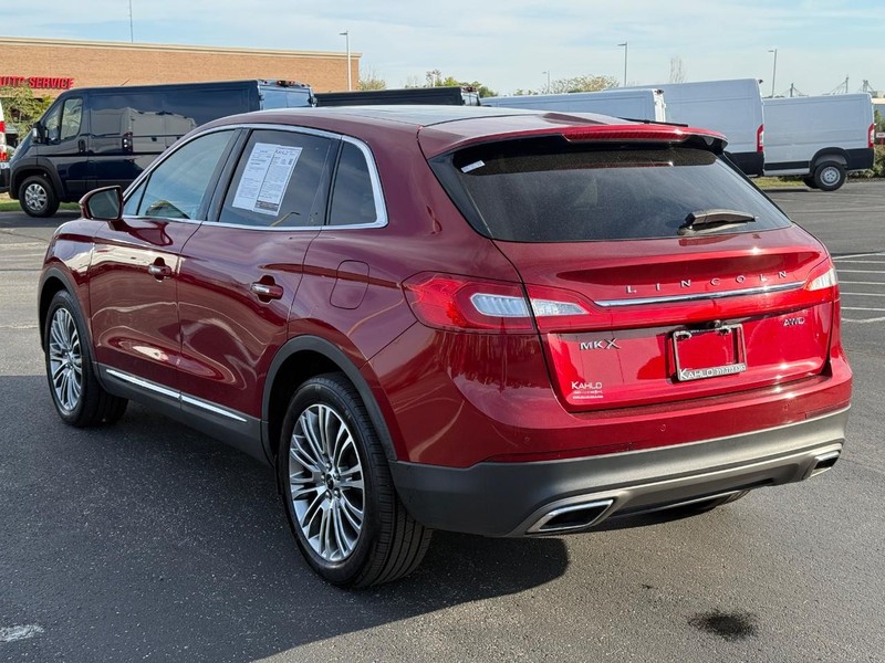 Lincoln MKX Vehicle Full-screen Gallery Image 5
