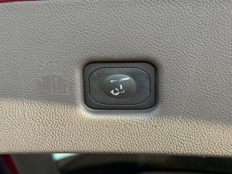 Lincoln MKX Vehicle Full-screen Gallery Image 8