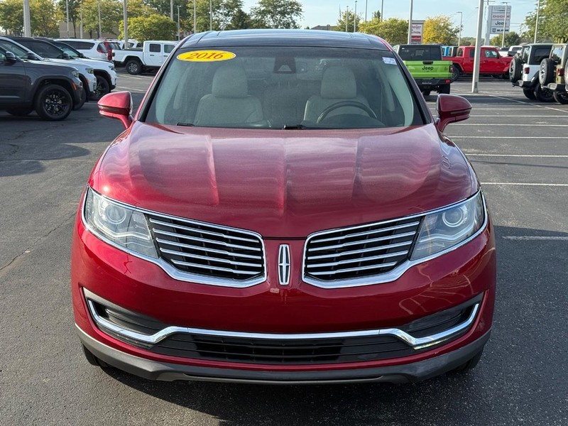 Lincoln MKX Vehicle Full-screen Gallery Image 10