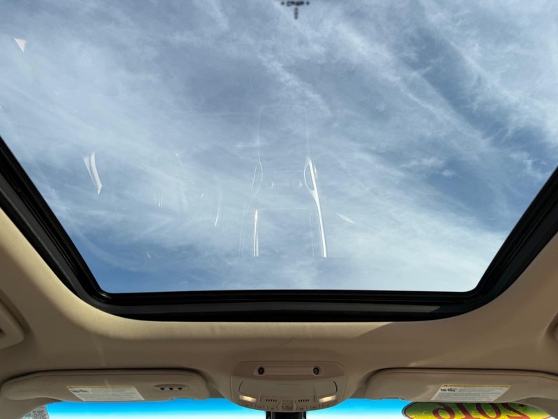 Lincoln MKX Vehicle Full-screen Gallery Image 13