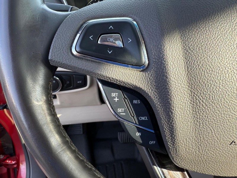 Lincoln MKX Vehicle Full-screen Gallery Image 21