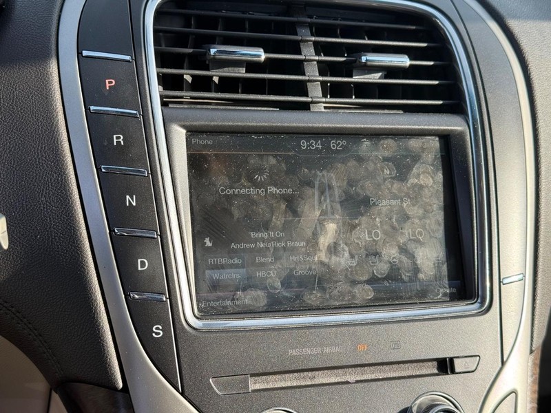 Lincoln MKX Vehicle Full-screen Gallery Image 25