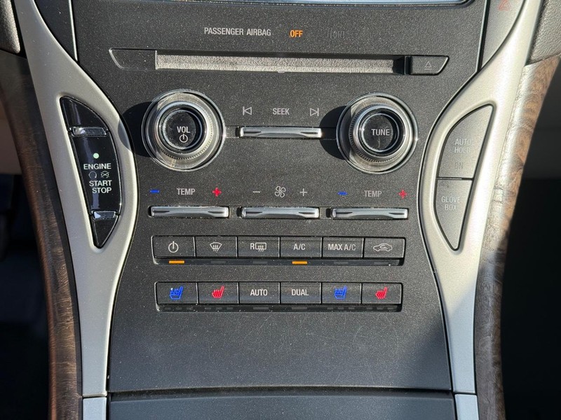 Lincoln MKX Vehicle Full-screen Gallery Image 27