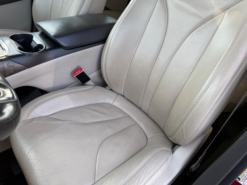 Lincoln MKX Vehicle Full-screen Gallery Image 33