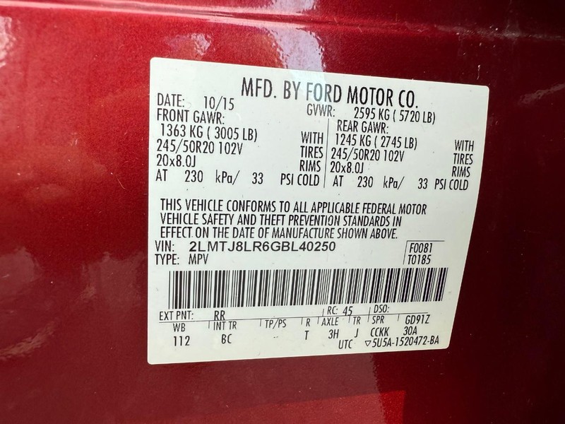 Lincoln MKX Vehicle Full-screen Gallery Image 34