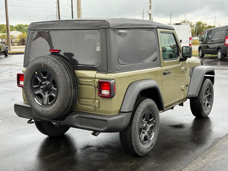 Jeep Wrangler Vehicle Full-screen Gallery Image 3