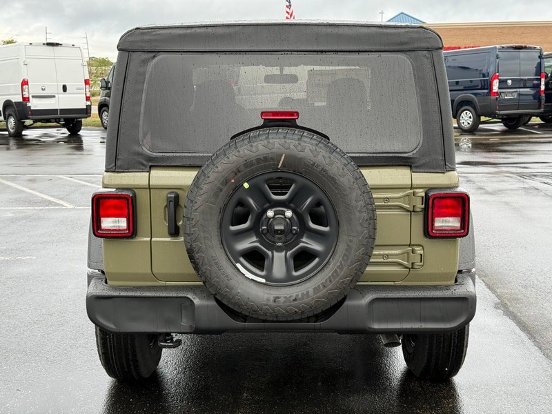 Jeep Wrangler Vehicle Full-screen Gallery Image 4