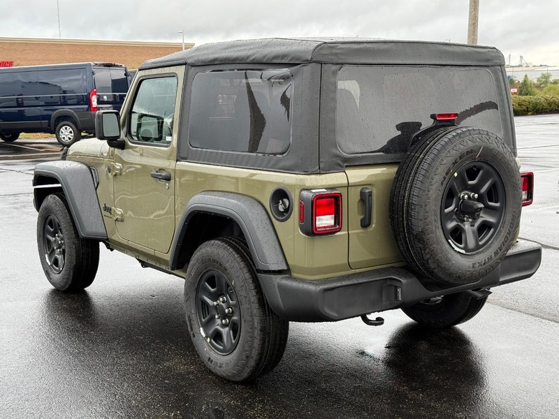 Jeep Wrangler Vehicle Full-screen Gallery Image 5