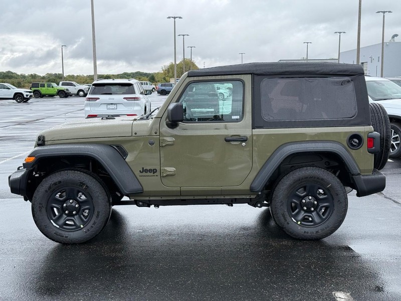 Jeep Wrangler Vehicle Full-screen Gallery Image 8