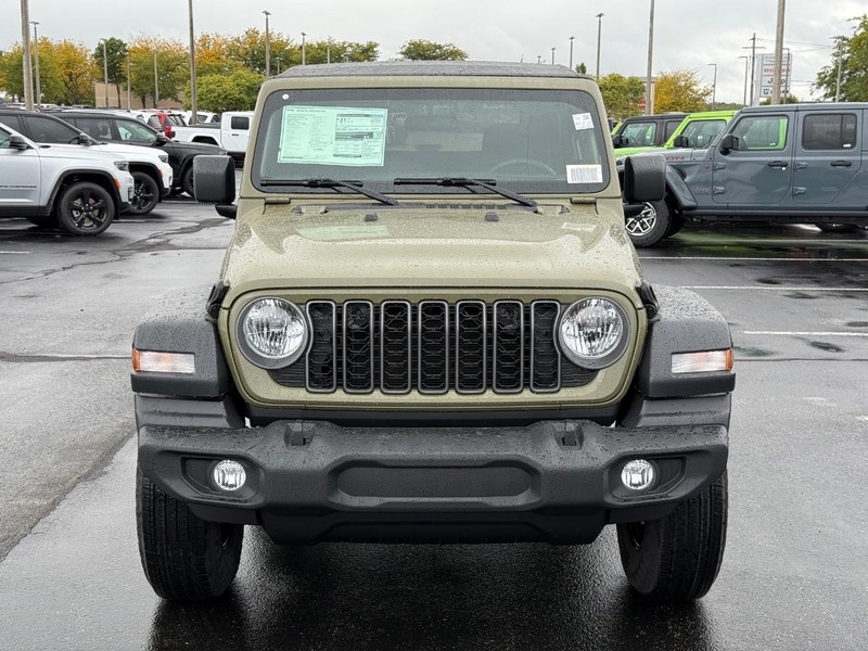 Jeep Wrangler Vehicle Full-screen Gallery Image 10