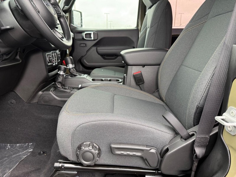 Jeep Wrangler Vehicle Full-screen Gallery Image 16