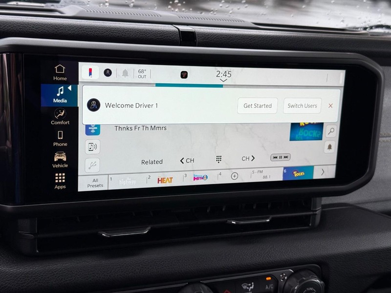 Jeep Wrangler Vehicle Full-screen Gallery Image 21