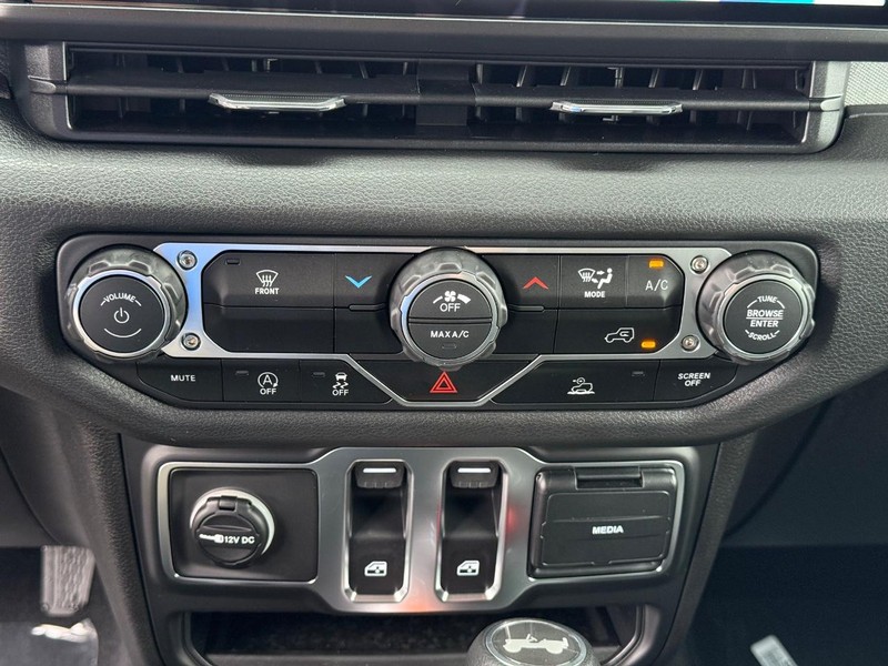 Jeep Wrangler Vehicle Full-screen Gallery Image 23