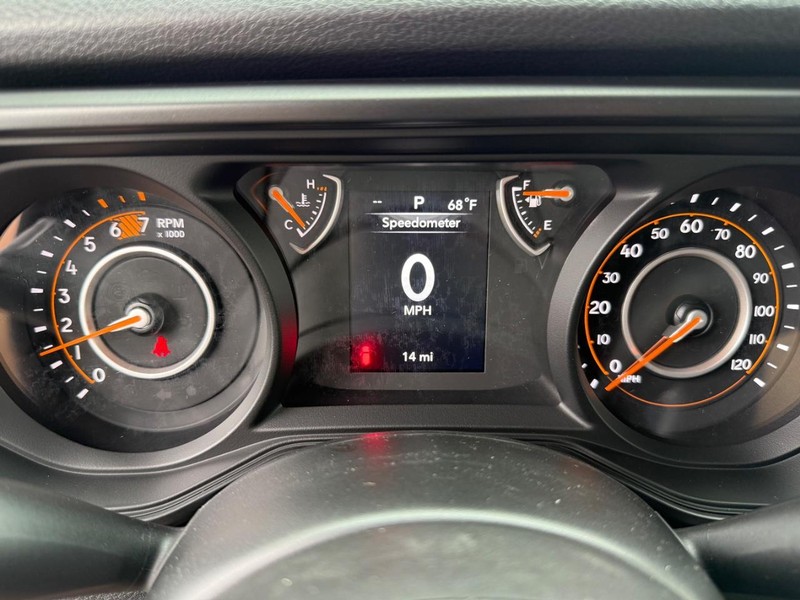 Jeep Wrangler Vehicle Full-screen Gallery Image 26