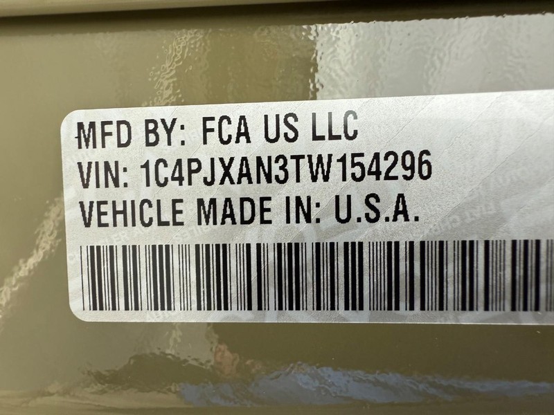 Jeep Wrangler Vehicle Full-screen Gallery Image 30