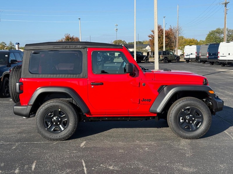 Jeep Wrangler Vehicle Full-screen Gallery Image 2