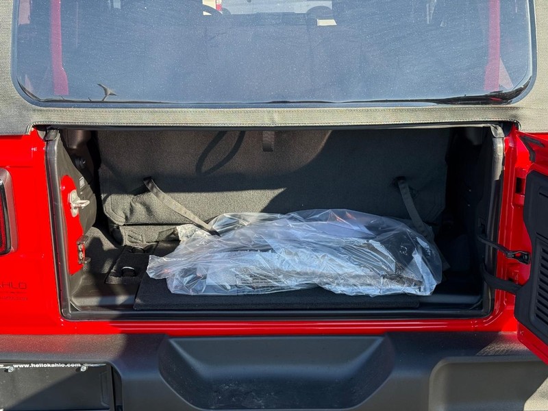 Jeep Wrangler Vehicle Full-screen Gallery Image 7