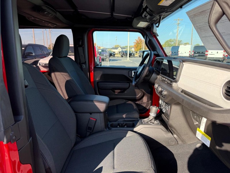 Jeep Wrangler Vehicle Full-screen Gallery Image 10