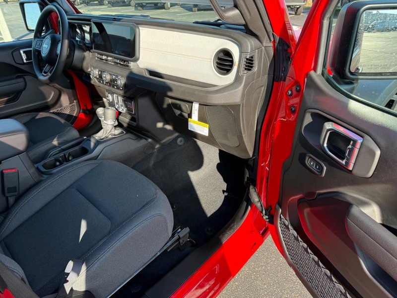 Jeep Wrangler Vehicle Full-screen Gallery Image 11